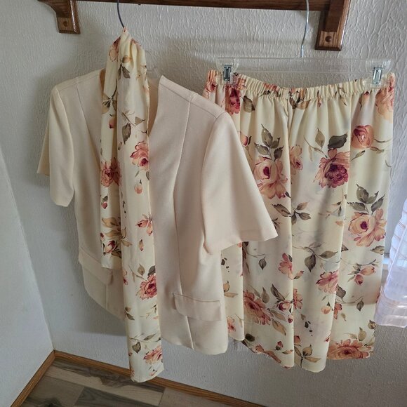 Skirt, Top and scarf like new. - Picture 1 of 1